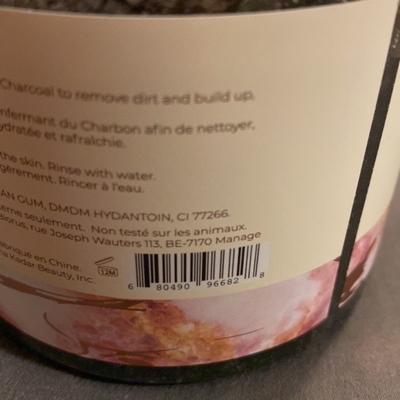 Manna Kadar Champagne Charcoal Scrub, 18.34 oz - Picture 4 of 5